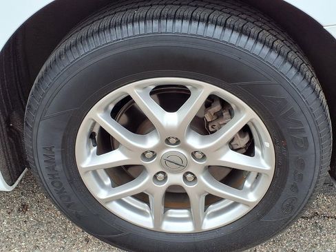 Used 2024 Chrysler Pacifica Touring-L image 9