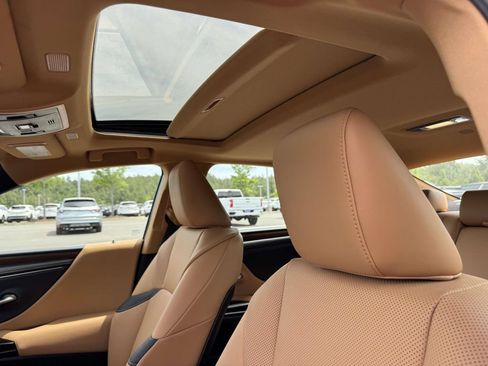 Used 2023 Lexus ES 250 w/ Premium Package AWD/4WD image 27
