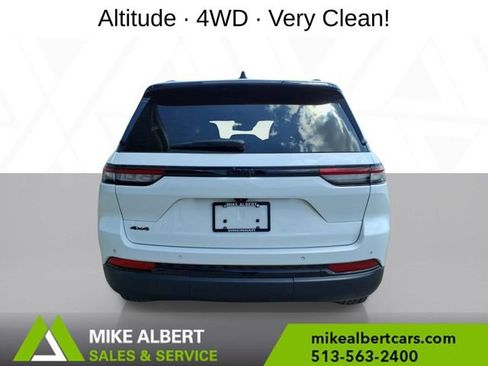 Used 2023 Jeep Grand Cherokee Altitude AWD/4WD image 6