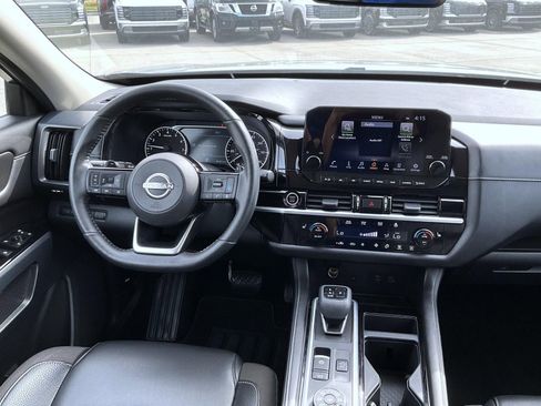 Used 2023 Nissan Pathfinder SL AWD/4WD image 14