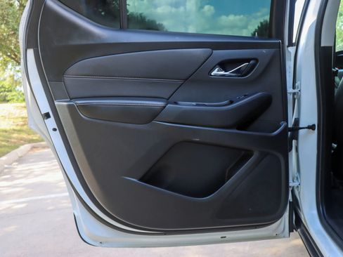 Used 2020 Chevrolet Traverse RS w/ LPO, Floor Liner Package FWD image 11