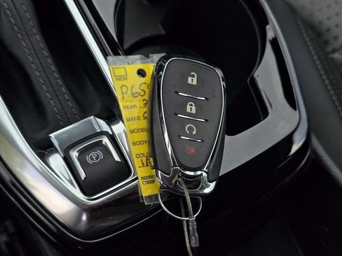 Used 2025 Chevrolet Trax LT FWD image 41