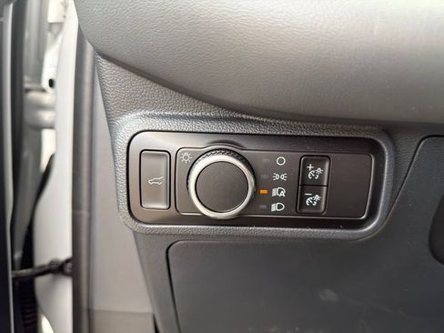 Used 2025 Ford Explorer Active AWD/4WD image 12
