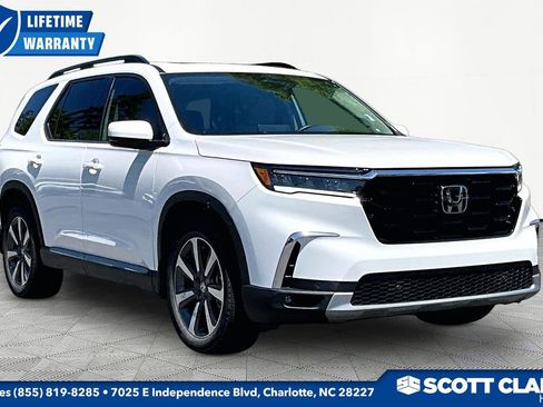Certified 2024 Honda Pilot Touring image 1