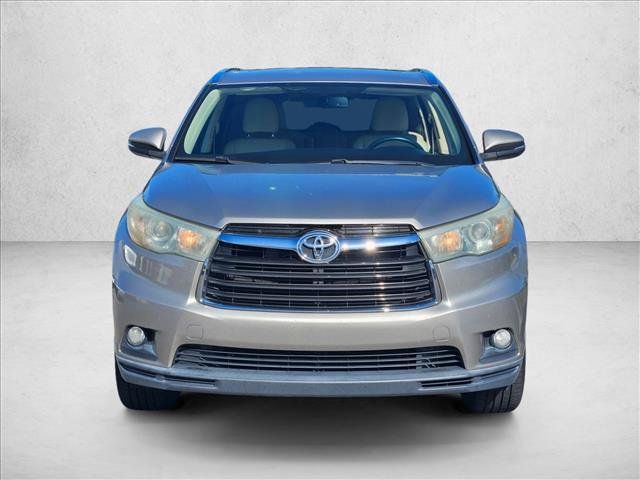 Used 2016 Toyota Highlander XLE FWD image 2