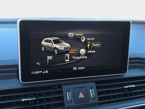 Used 2020 Audi Q5 e Prestige w/ Prestige Package image 28