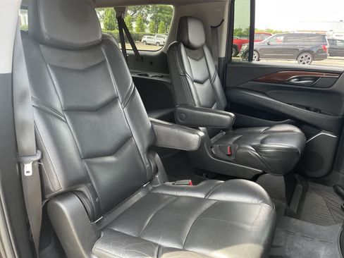 Used 2018 Cadillac Escalade ESV 4WD image 15