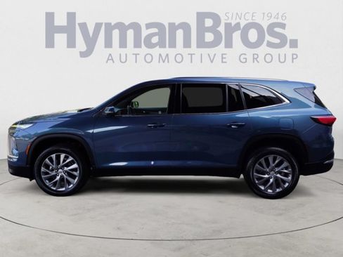 Used 2025 Buick Enclave Preferred AWD/4WD image 6