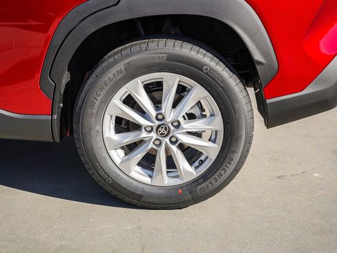 Used 2026 Toyota Corolla Cross LE image 8