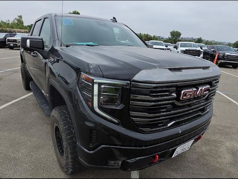 Used 2023 GMC Sierra 1500 AT4 w/ AT4 Premium Package AWD/4WD image 5