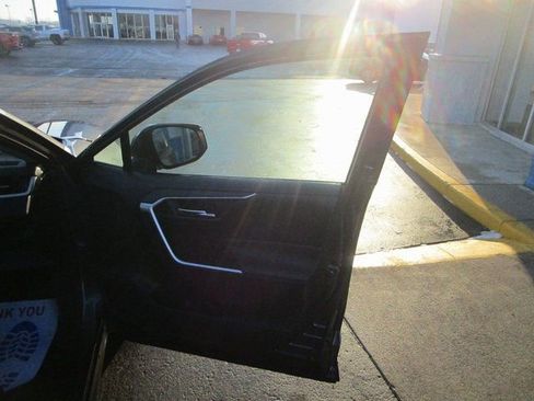 Used 2023 Toyota RAV4 XLE Premium image 27