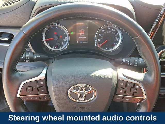 Used 2020 Toyota Highlander LE AWD/4WD image 5