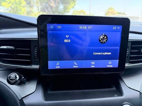 Used 2020 Ford Explorer XLT w/ Equipment Group 202A AWD/4WD image 17