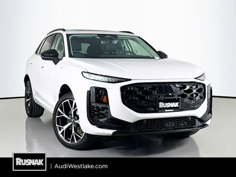 New 2026 Audi Q3 quattro 2.0T AWD/4WD image 1
