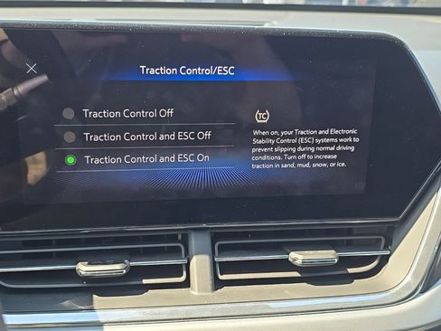 Used 2025 Chevrolet Trax LT w/ LT Convenience Package FWD image 26