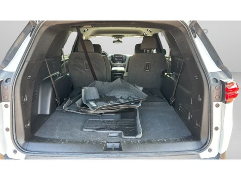 Used 2022 Chevrolet Traverse LT FWD image 13