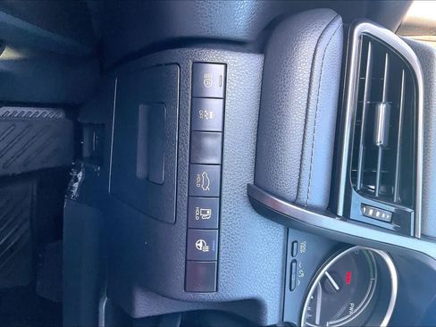Used 2023 Toyota Camry XLE w/ Navigation Package FWD image 34