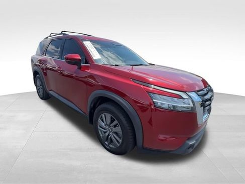 Certified 2022 Nissan Pathfinder SV FWD image 2