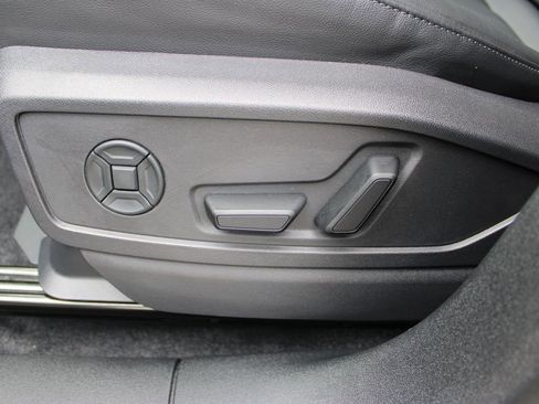 Used 2025 Audi Q5 Premium Plus w/ Premium Plus AWD/4WD image 28
