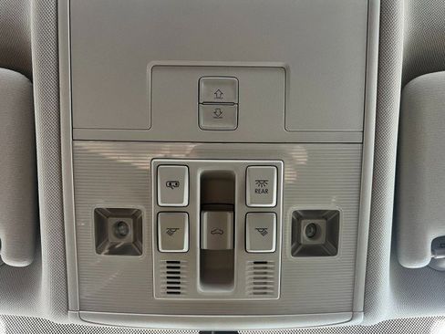 Used 2017 Volkswagen Golf SE AWD/4WD image 30