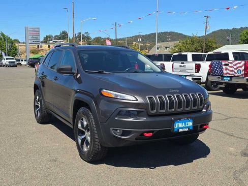 Used 2015 Jeep Cherokee Trailhawk AWD/4WD image 7