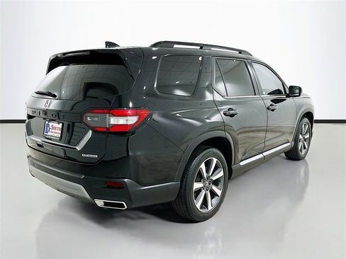 Used 2023 Honda Pilot Touring image 7