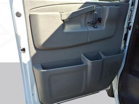 Used 2019 Chevrolet Express 2500 Work Van w/ Safety Package image 10