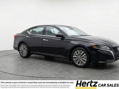 Used 2025 Nissan Altima 2.5 SV image 1