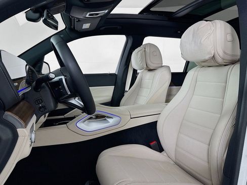 Used 2025 Mercedes-Benz GLS 580 4MATIC image 17