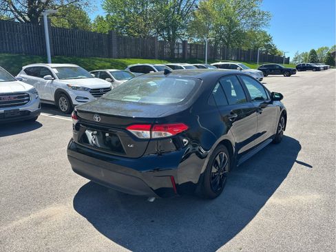Used 2024 Toyota Corolla LE FWD image 4