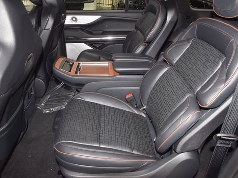 New 2026 Lincoln Navigator L Black Label AWD/4WD image 14