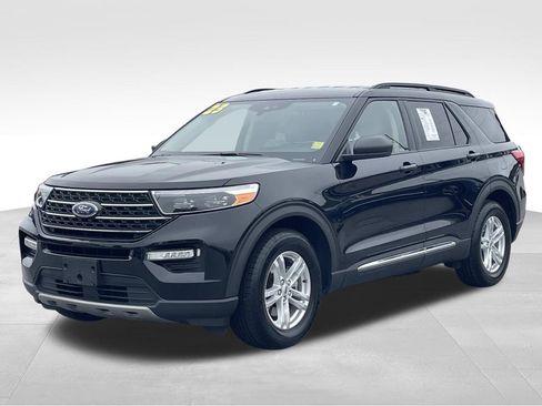 Used 2023 Ford Explorer XLT w/ Equipment Group 202A image 8