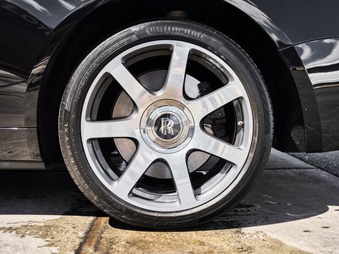 Used 2018 Rolls-Royce Dawn RWD image 19