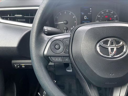 Used 2025 Toyota Corolla LE image 22