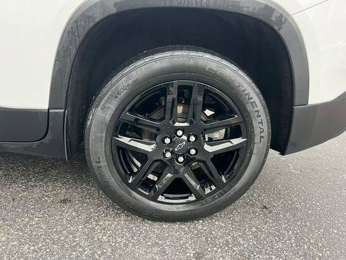 Used 2021 Chevrolet Traverse LT image 37