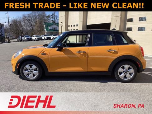 Used 2015 MINI Cooper 4-Door Hardtop image 4