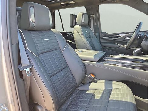 Used 2024 Cadillac Escalade V image 9