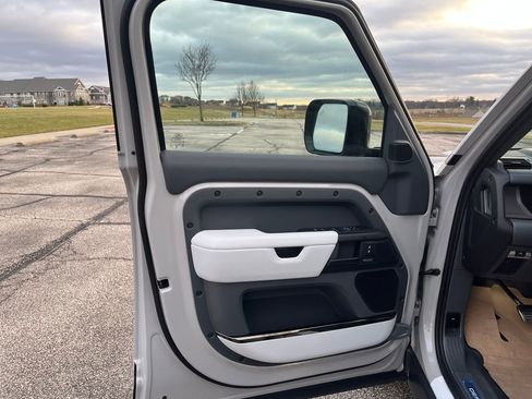 New 2026 Land Rover Defender 110 OCTA image 10