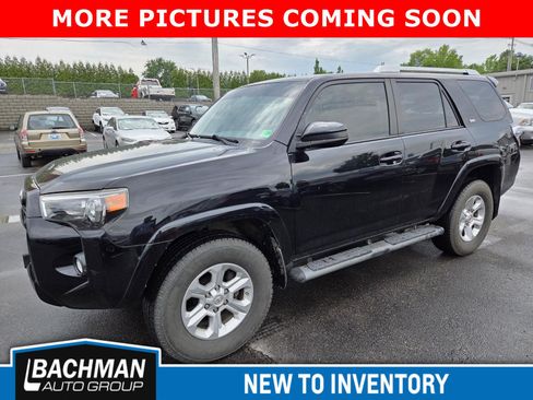 Used 2018 Toyota 4Runner SR5 AWD/4WD image 2