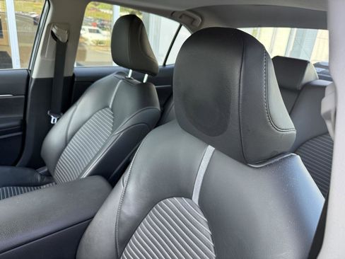 Used 2023 Toyota Camry SE w/ Cold Weather Package FWD image 12