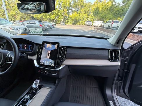 Certified 2026 Volvo XC90 B6 Plus AWD/4WD image 18