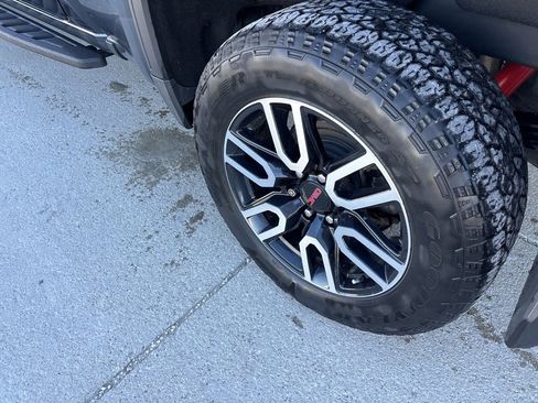 Used 2022 GMC Sierra 1500 AT4 image 7
