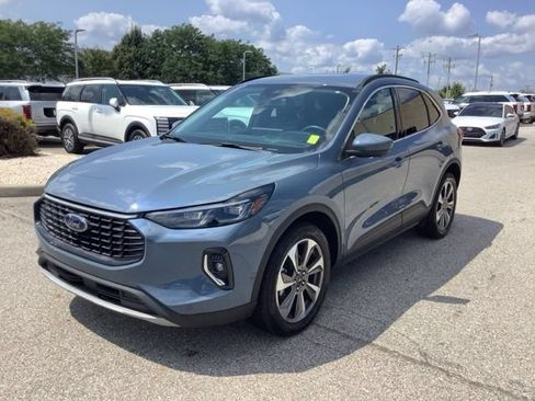 Used 2023 Ford Escape Platinum AWD/4WD image 1