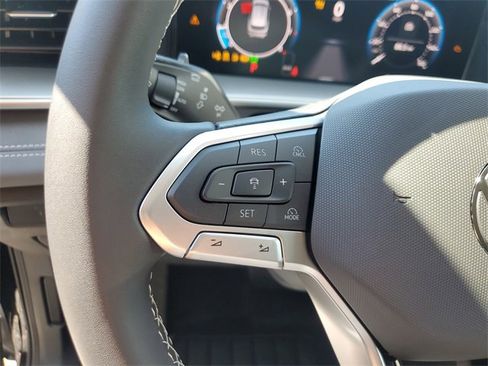 New 2025 Volkswagen Tiguan SE image 21