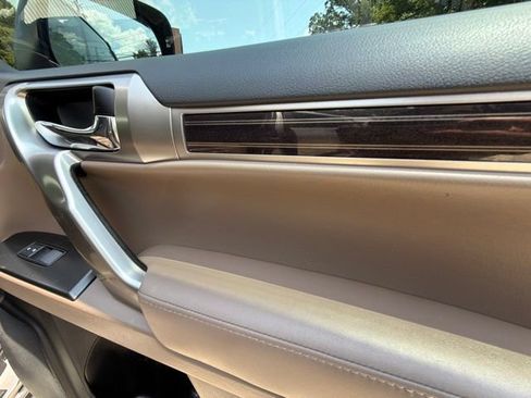 Used 2022 Lexus GX 460 Luxury w/ Sport Design Package AWD/4WD image 47