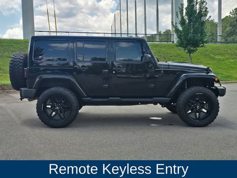 Used 2018 Jeep Wrangler Unlimited Sahara AWD/4WD image 2
