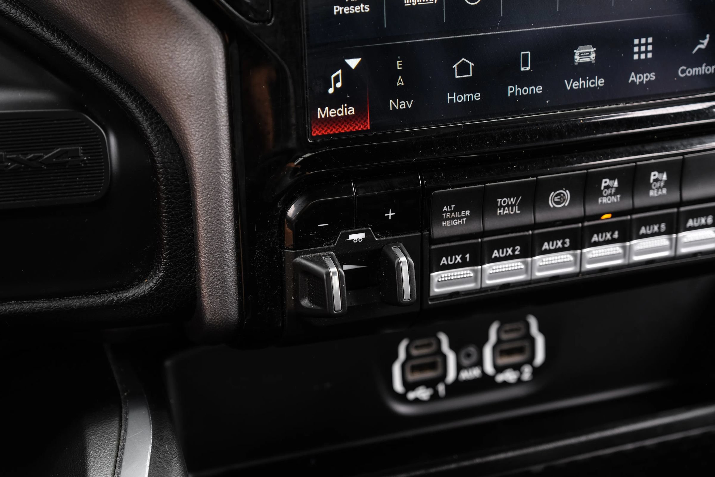 Used 2024 RAM 3500 Laramie w/ Sport Appearance Package AWD/4WD image 33