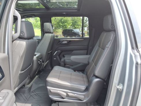 Certified 2026 Chevrolet Suburban High Country AWD/4WD image 20