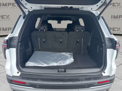 Used 2025 Chevrolet Traverse LT FWD image 30