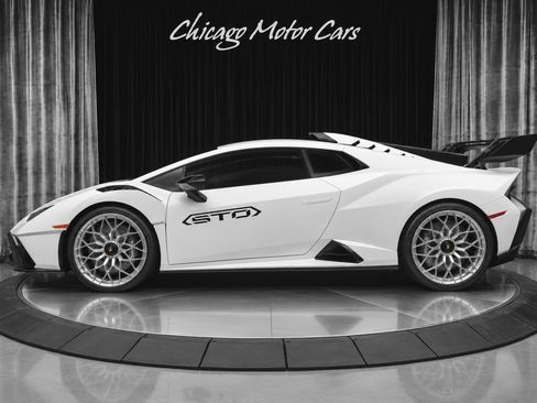 Used 2023 Lamborghini Huracan STO RWD image 1